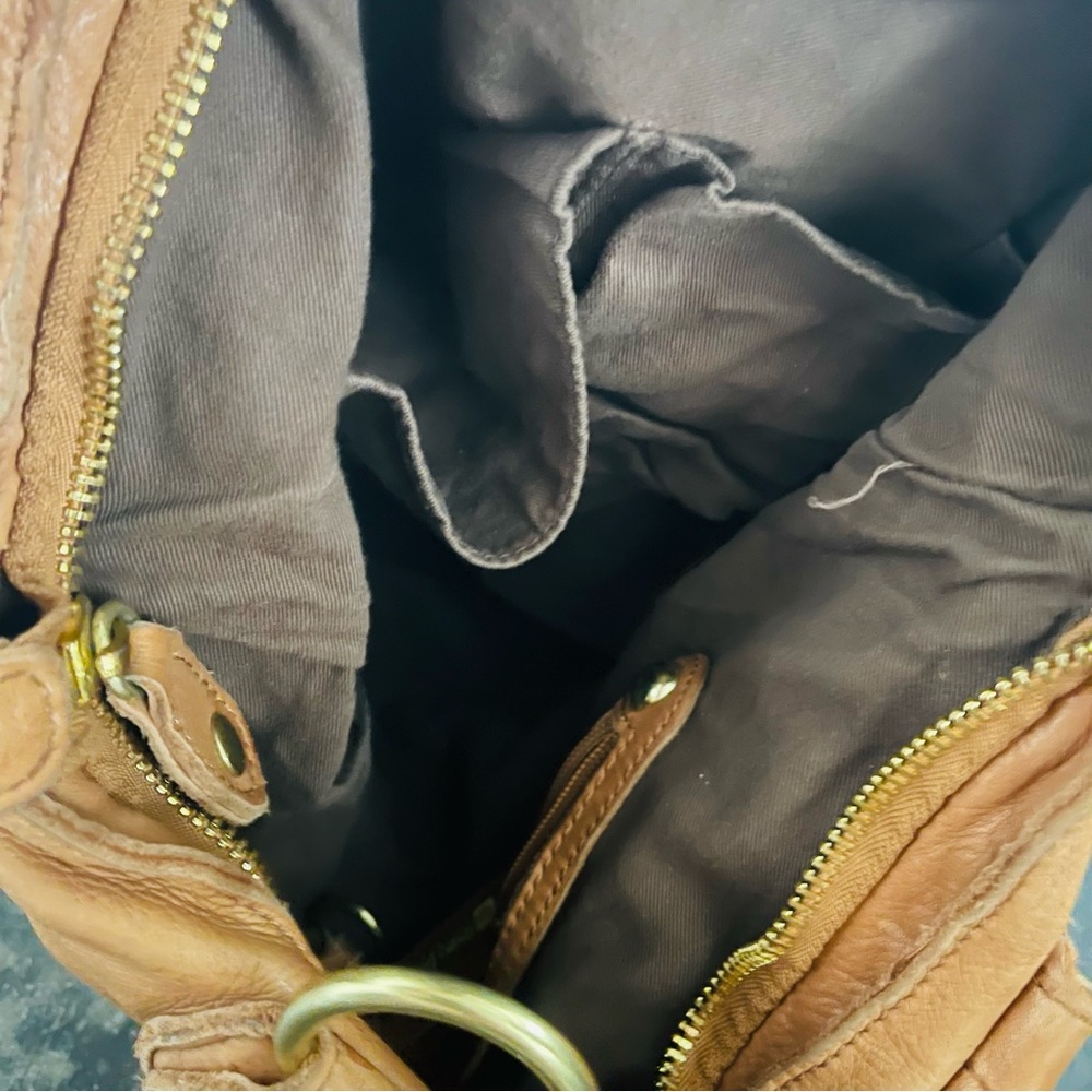 Linea Pelle Brown Leather Shoulder Bag with Gold Accents - Picture 4 of 11